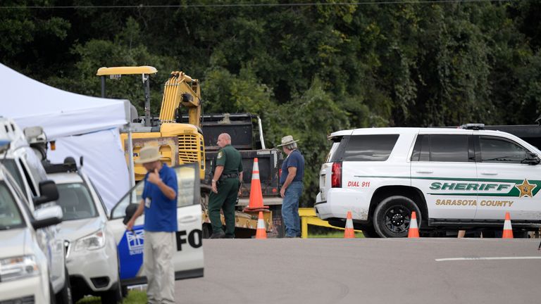 Camions transportant du matériel de forage jusqu'à la réserve Carlton.  Photo : AP