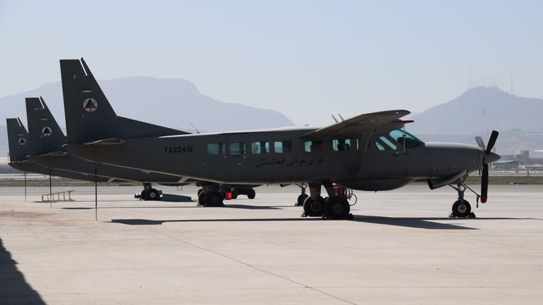 Az afgán légierő Cessna C-208 könnyű szállítógépei a kabuli katonai repülőtéren parkoltak.  - SOPA Images Limited / Alamy - Stock Fotó 2016. február 23.