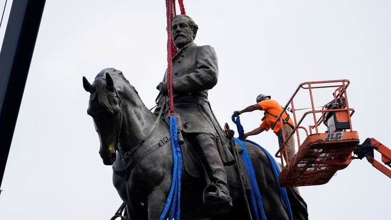 Crew prepares to remove one of the country&#39;s largest remaining monuments to the Confederacy, a towering statue of Confederate General Robert E. Lee on Monument Avenue, in Richmond, U.S., September 8, 2021. Steve Helber/Pool via REUTERS TPX IMAGES OF THE DAY
