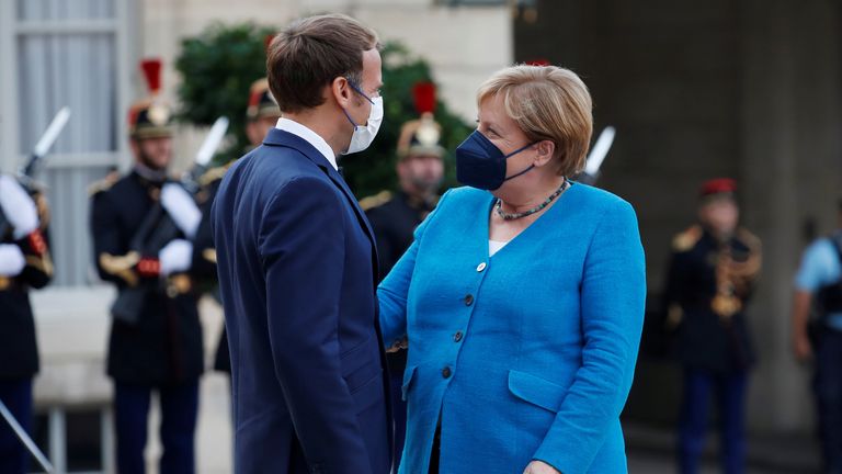 Le président français Macron rencontre la chancelière allemande Merkel à Paris