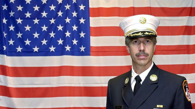 Joseph Pfeifer, leader of the first squad of the Fire Department New York (FDNY), stands in front of a US flag during a press conference of the first international congress on the 11 September Terror Attacks, Hamburg, Germany, 26 September 2002
PIC:AP