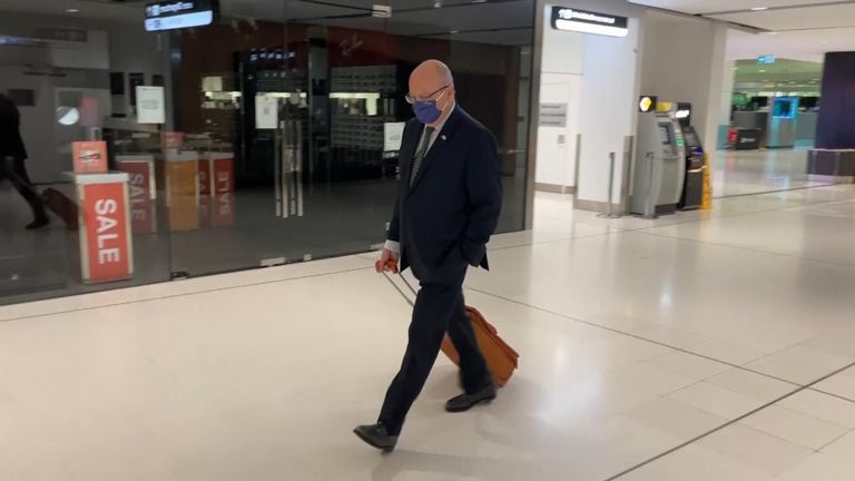 Ambassadeur de France en Australie Jean-Pierre Thebault à l'aéroport de Sydney