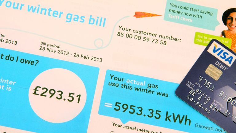 Gas bill UK showing fuel kWh used and meter reading.
AlAMyY
