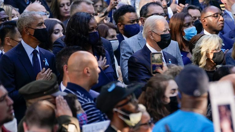 Joe Biden, et Barack et Michelle Obama lors de la cérémonie.  Photo : AP