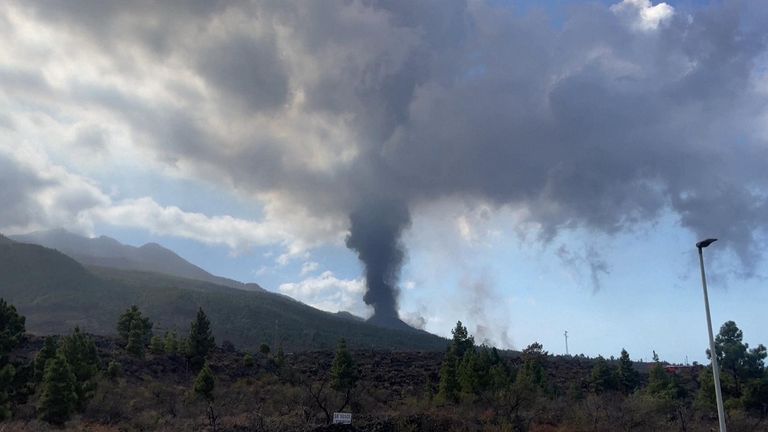The 100m plume of smoke was spotted coming out of the Cumbre Vieja volcano
