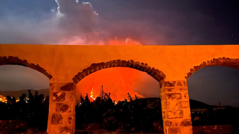 Lava and smoke rise from an erupting volcano in the Cumbre Vieja national park at Los Llanos de Aridane, on the Canary Island of La Palma, Spain, September 25, 2021. REUTERS/Marco Trujillo