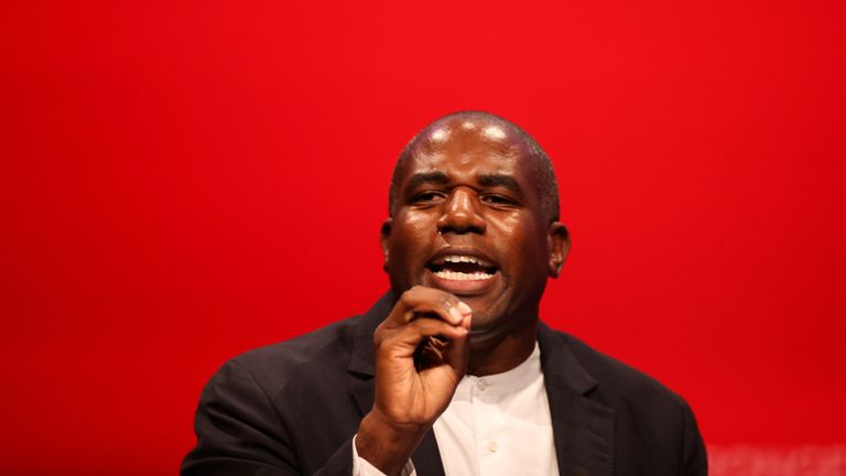 Le secrétaire d'État britannique fantôme à la Justice, David Lammy, prend la parole lors de la conférence annuelle du Parti travailliste britannique, à Brighton, en Grande-Bretagne, le 28 septembre 2021. REUTERS/Hannah McKay