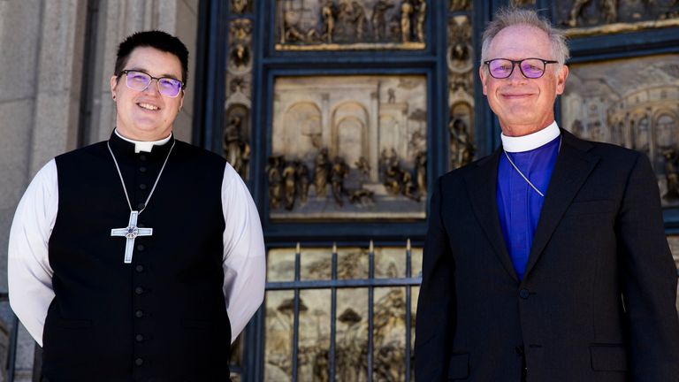 Ils sont la première personne ouvertement transgenre élue évêque au sein de l'église.  Photo : AP
