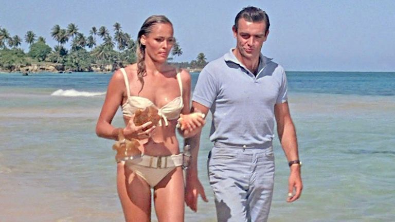 DR.NO 1962 Sean Connery and Ursula Andress United Artists movie