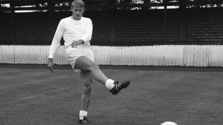 Roger Hunt: Klopp pays tribute after Liverpool and England legend dies ...