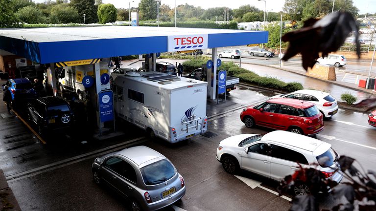 Vehicles queue for fuel at a Tesco petrol station in Stoke-on-Trent, Staffordshire, Britain, September 29, 2021. REUTERS/Carl Recine
