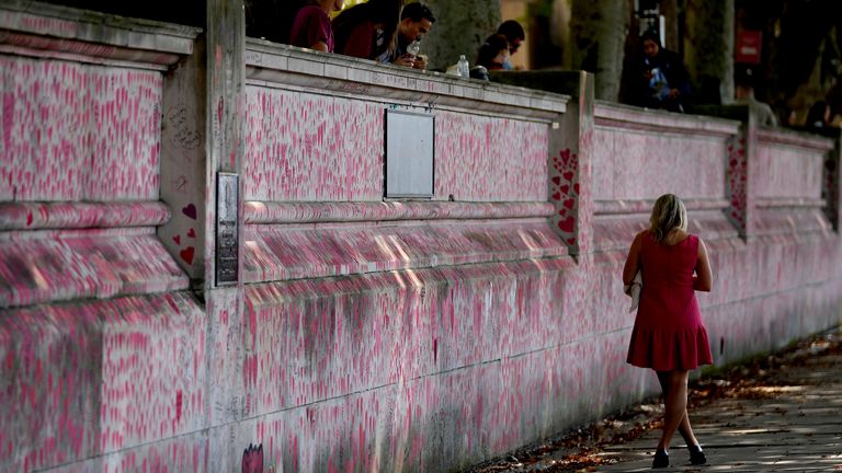 People rest at the National Covid Memory Wall in London, Thursday, Sept. 16, 2021
PIC:AP