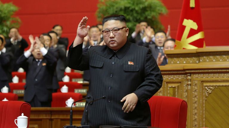 Janvier 2021 Le leader nord-coréen Kim Jong Un reçoit des applaudissements lors du 8e Congrès des travailleurs  Fête à Pyongyang, en Corée du Nord, sur cette photo fournie par l'agence centrale de presse de la Corée du Nord (KCNA) le 13 janvier 2021. ?KCNA/via REUTERS ATTENTION EDITORS - CETTE IMAGE A ÉTÉ FOURNIE PAR UN TIERS.  REUTERS N'EST PAS EN MESURE DE VÉRIFIER CETTE IMAGE INDÉPENDAMMENT.  AUCUNE VENTE À DES TIERS.  EN CORÉE DU SUD.