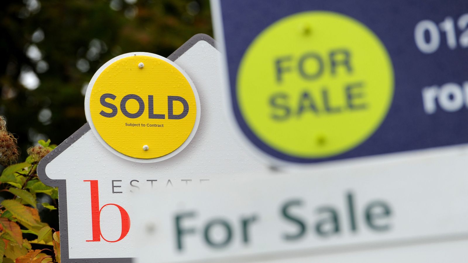 Cost of living: 'Surprising amount of momentum' for housing market as prices hit new record