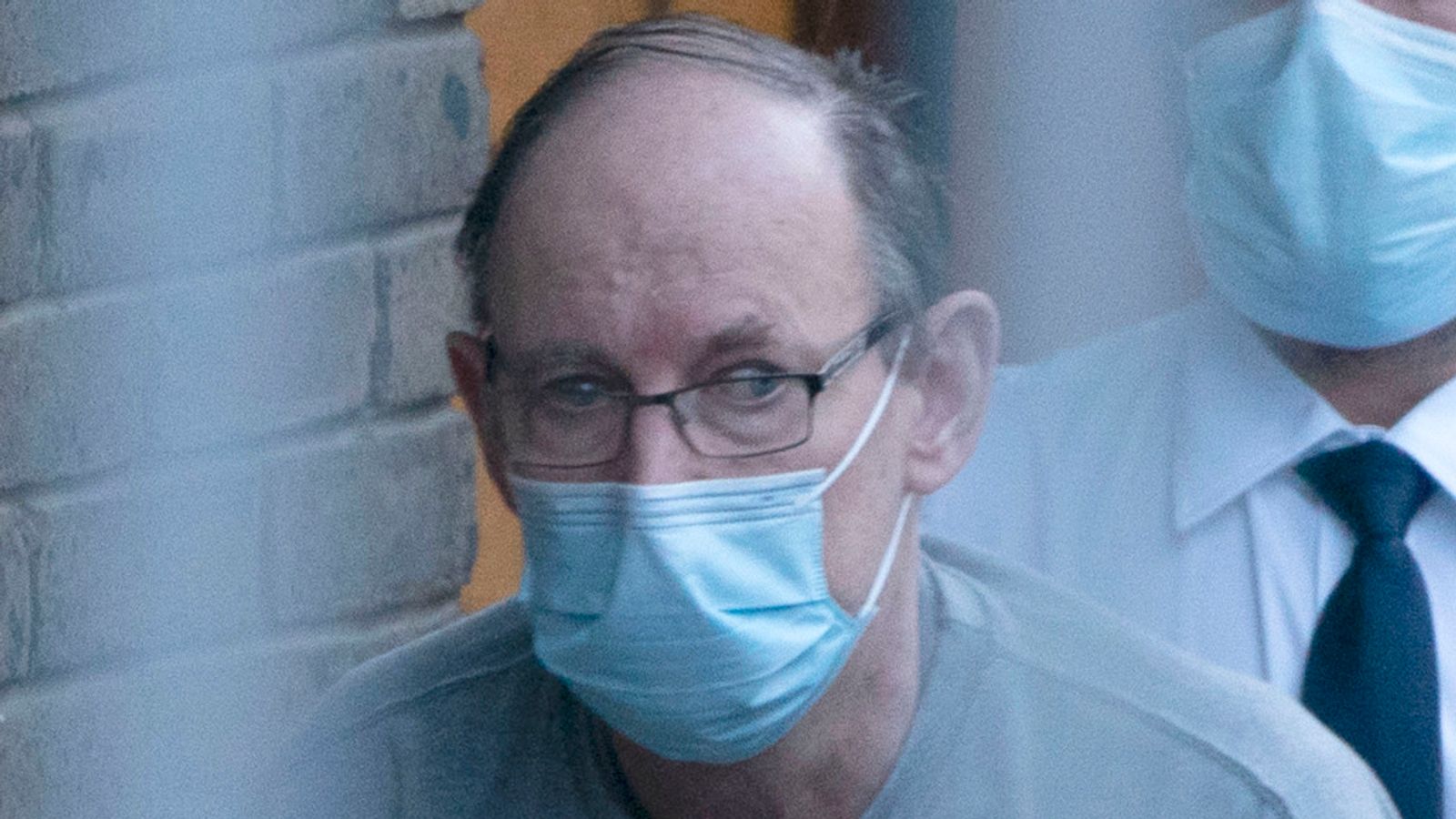 David Fuller: Istri pembunuh yang ‘bingung’ yang menyalahgunakan mayat di kamar mayat mengatakan dia meninggalkannya setelah ditangkap |  Berita Inggris