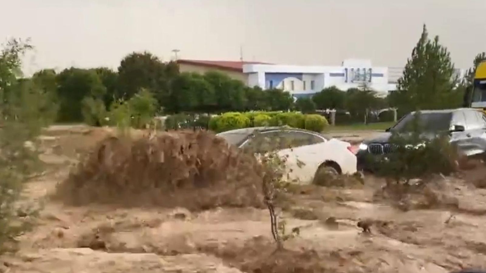 Iraq Flash floods wreak havoc after drought News UK Video News Sky