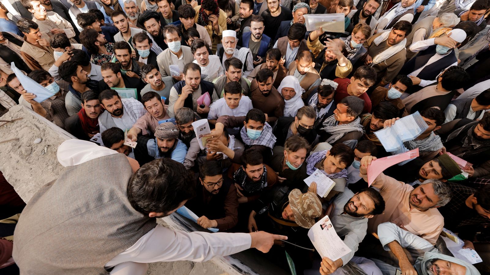 Afghanistan Hundreds Gather Outside Passport Office In Kabul In Desperate Bid To Flee The 5633