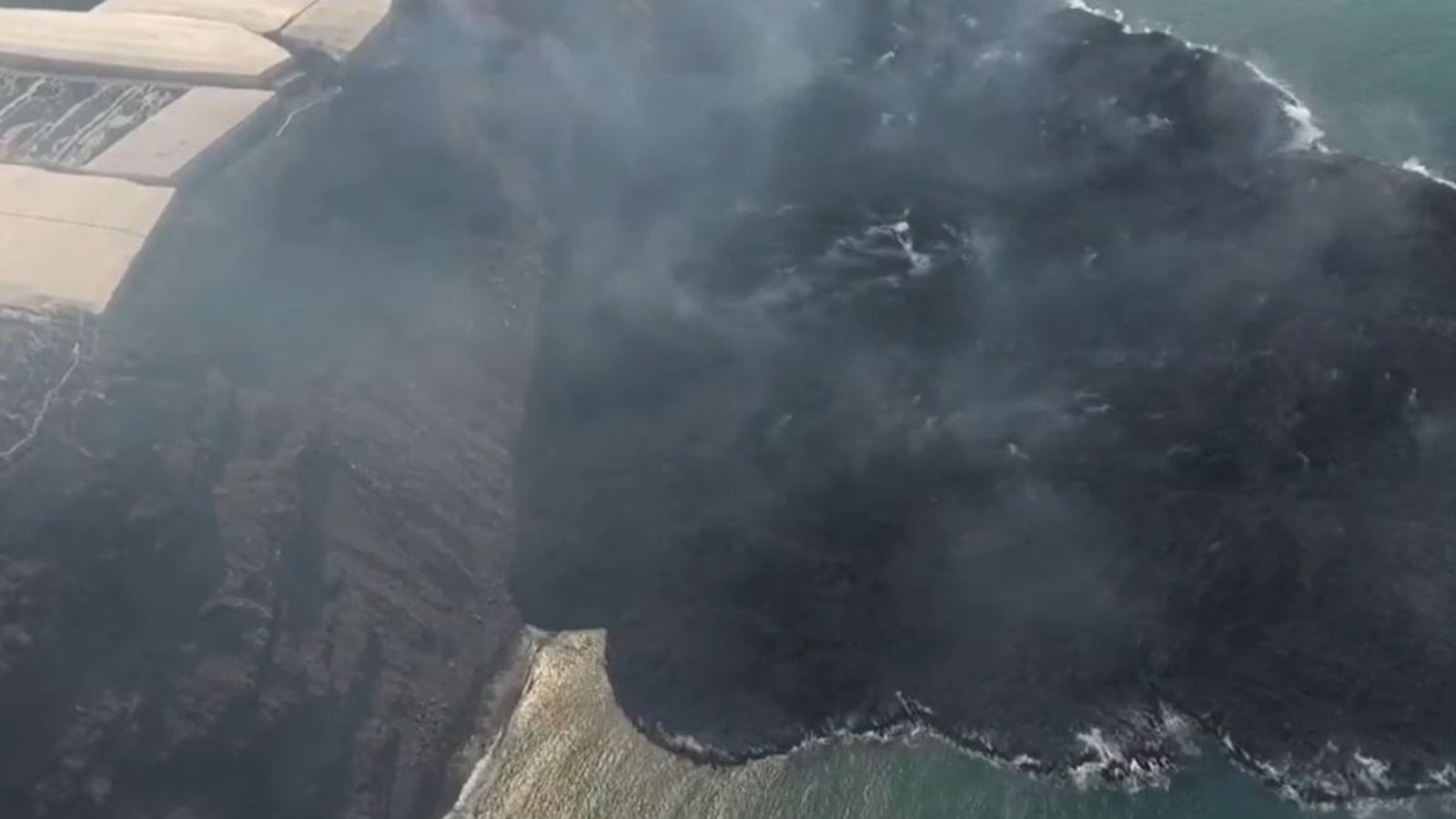 La Palma volcano New headland created as lava meets sea World News Sky News