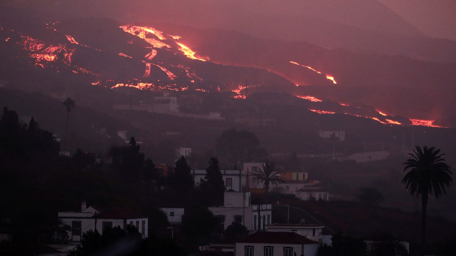 La Palma volcano Eruption on Canary Island shows no sign of slowing