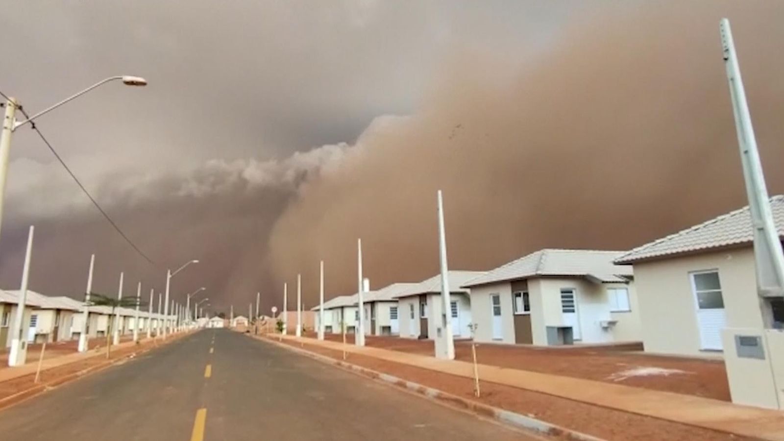Brazil Sandstorm smothers city of Barretos World News Sky News