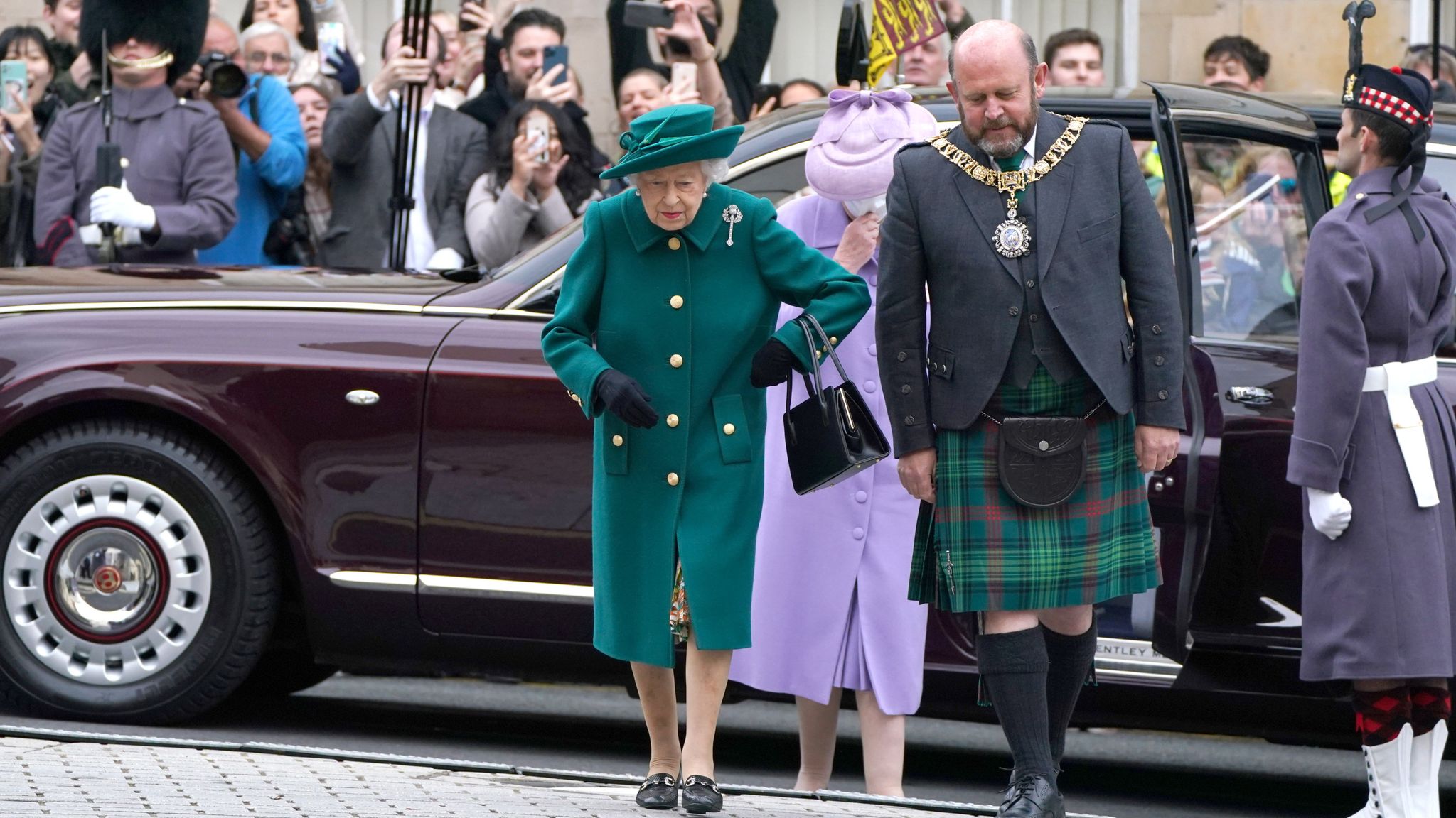 Queen speaks of her 'deep affection' for Scotland as she officially