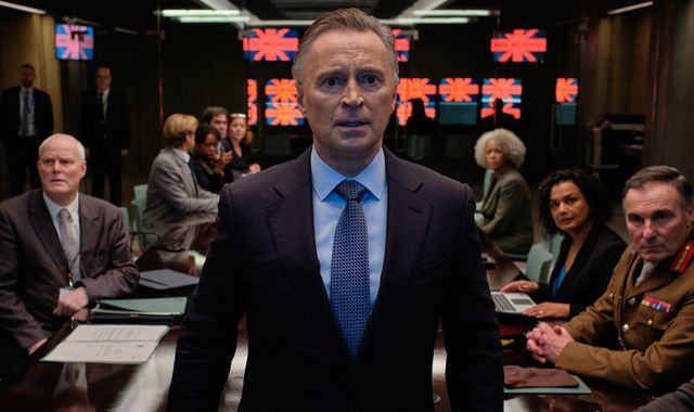 COBRA star Robert Carlyle pays tribute to murdered MP Sir David Amess as episodes delayed over sensitive themes - Vimarsana News