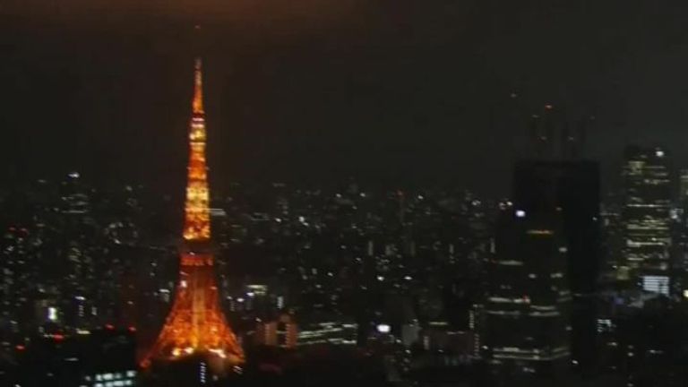 Tokyo quake captured on CCTV