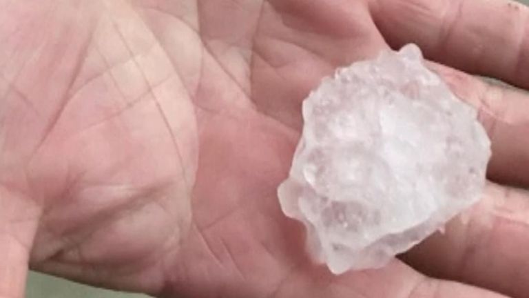 Australia: Huge hailstones batter Queensland