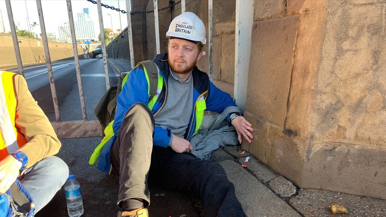 Pic shows: Joshua Smith
Insulate Britain protestors have blocked both sides to the Blackwall tunnel this morning. Protestors glued themselves to the tunnel in South East London causing long queues. 
Sent in from - Ali Fortescue