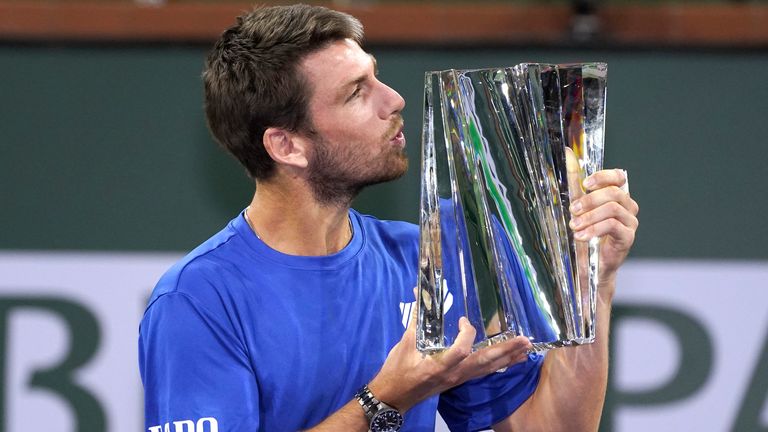 Reaksi Cameron Norrie dari Inggris Raya setelah memenangkan pertandingan melawan Nikoloz Basilashvili dari Georgia di final tunggal turnamen tenis BNP Paribas Open pada hari Minggu, 17 Oktober 2021 di Indian Wells, California (AP Photo)