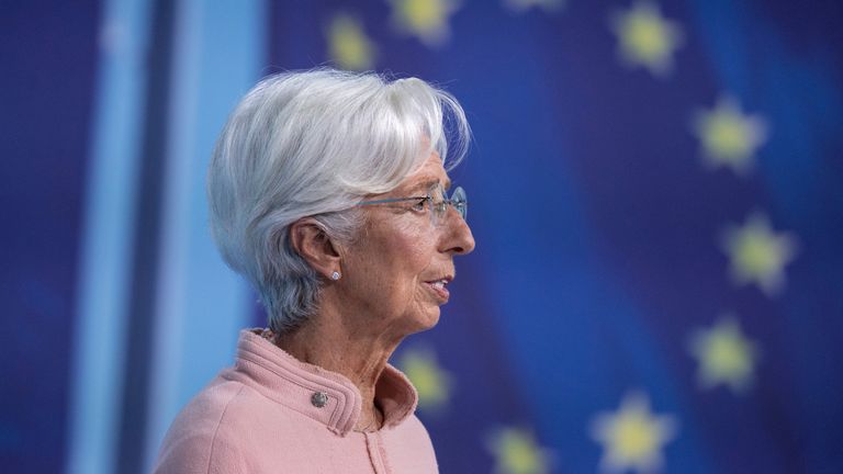 08 septembre 2021, Hessen, Frankfurt/Main : Christine Lagarde, présidente de la BCE, prend la parole lors de la conférence de presse de la Banque à Frankfurt am Main.  Photo : AP