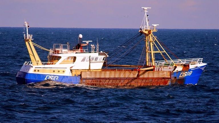 27 octobre Le navire à coquilles Saint-Jacques de Macduff Cornelis a été arraisonné par les autorités françaises et ordonné d'entrer dans le port français du Harve alors qu'il pêchait légalement la coquille Saint-Jacques dans les eaux françaises.  L'accès aux eaux françaises pour la flottille britannique de pétoncles est prévu dans le cadre de l'accord de pêche Brexit.  CRÉDIT OBLIGATOIRE : Sean Boyce