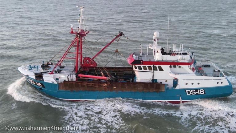 L'image montre le navire Cornelis DOIT CRÉDIT Arjan Buurveld Le 27 octobre, le pétoncle de Macduff Cornelis a été arraisonné par les autorités françaises et ordonné dans le port français du Harve alors qu'il pêchait légalement la coquille Saint-Jacques dans les eaux françaises.  L'accès aux eaux françaises pour la flottille britannique de pétoncles est prévu dans le cadre de l'accord de pêche Brexit.