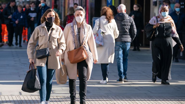 Shoppers wearing face masks on Oxford Street, in central London, as the Department of Health and Social Care is calling upon eligible people to get their covid-19 booster vaccinations. Picture date: Friday October 22, 2021.

