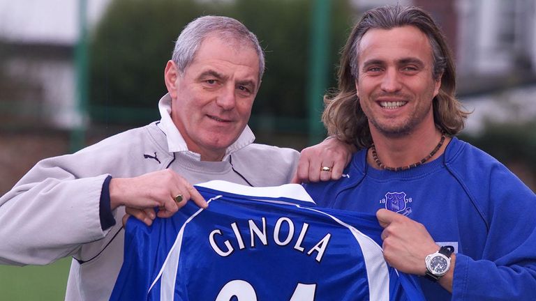 Everton football club manager Walter Smith unveils his latest signing, Frenchman David Ginola at a press conference at the club&#39;s training ground in Liverpool. 