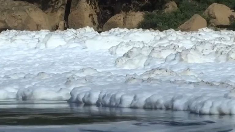 Toxic foam floating on Brazil&#39;s Tiete River