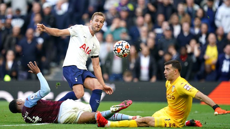 Tottenham Hotspur&#39;s Harry Kane attempts a shot on goal during the Premier League match at the Tottenham Hotspur Stadium, London. Picture date: Sunday October 3, 2021.