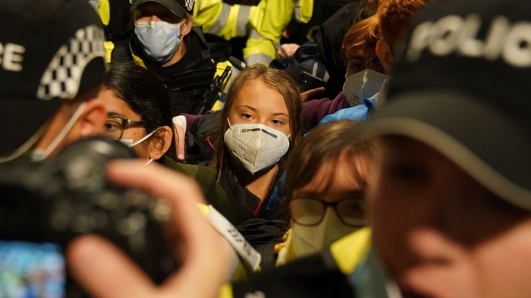 Greta Thunberg ankommer Glasgow i forkant av COP26-toppmøtet