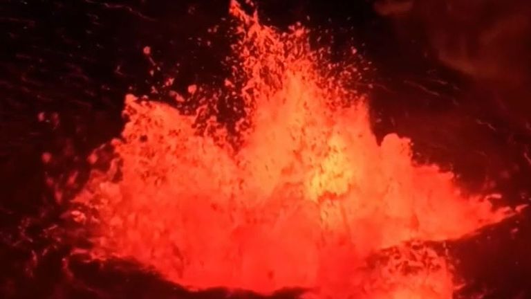 Hawaii&#39;s Kilauea volcano erupts