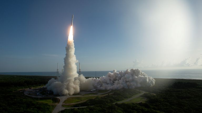 FILE PHOTO: A United Launch Alliance Atlas V rocket carrying NASA&#39;s Mars 2020 Perseverance Rover vehicle takes off from Cape Canaveral Air Force Station in Cape Canaveral, Florida, U.S. July 30, 2020. NASA/Joel Kowsky/Handout via REUTERS. MANDATORY CREDIT. THIS IMAGE HAS BEEN SUPPLIED BY A THIRD PARTY./File Photo 