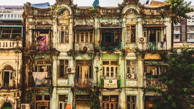 Photo non datée publiée par le National Geographic de la vue depuis le 5ème étage de la maison d'hôtes ChanMyae au centre-ville de Yangon, au Myanmar.  L'image, prise par Joshua Paul Akers, a été finaliste dans la catégorie environnement urbain au National Geographic Traveler (UK) Photography Competition 2021. Date de publication : mardi 5 octobre 2021.