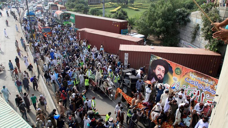 Thousands of supporters of a banned radical Islamist party Saturday departed the eastern Pakistan city of Lahore, clashing for a second straight day with police. Pic: AP