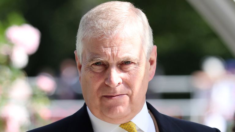 Prince Andrew challenges the residency status of accuser Virginia Giuffre in an attempt to have the sexual abuse case dismissed |  UK News

 |  Latest News Headlines