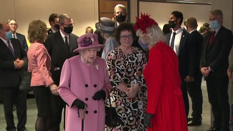 La reine à la cérémonie d'ouverture de la sixième session du Sundad à Cardiff.  Vidéo compilée