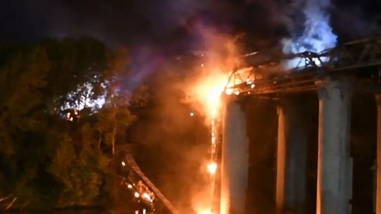 Rome&#39;s Iron Bridge is destroyed by fire