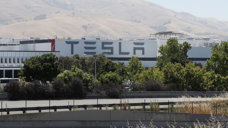 L'usine Tesla est vue à Fremont, en Californie, 