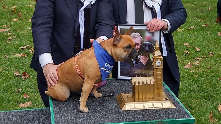 Vivienne was accompanied by Sir David&#39;s good friends, Andrew Rosindell (L) and Mark Francois who held up a picture of the murdered MP. Pic: Dogs&#39; Trust