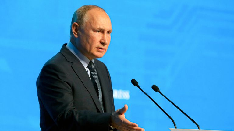 Le président russe Vladimir Poutine rejoint une liste de dirigeants mondiaux qui ne participeront pas à la COP26 en novembre. 