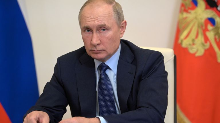 Russian President Vladimir Putin attends a meeting with members of the government via a video link at the Novo-Ogaryovo state residence outside Moscow, Russia October 5, 2021. Sputnik/Alexei Druzhinin/Kremlin via REUTERS ATTENTION EDITORS - THIS IMAGE WAS PROVIDED BY A THIRD PARTY.
