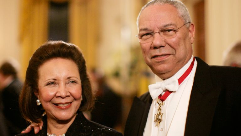 Former U.S. Secretary of State Colin Powell (R) poses with his wife Alma as they arrive for the entertainment segment of a state dinner hosted by U.S. President George W. Bush in honour of British Queen Elizabeth II, at the White House in Washington, May 7, 2007. It is the Queen&#39;s first visit to the United States in 16 years.       REUTERS/Jason Reed  (UNITED STATES)